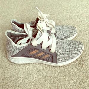 🎀 ADIDAS TENNIS SHOES 🎀